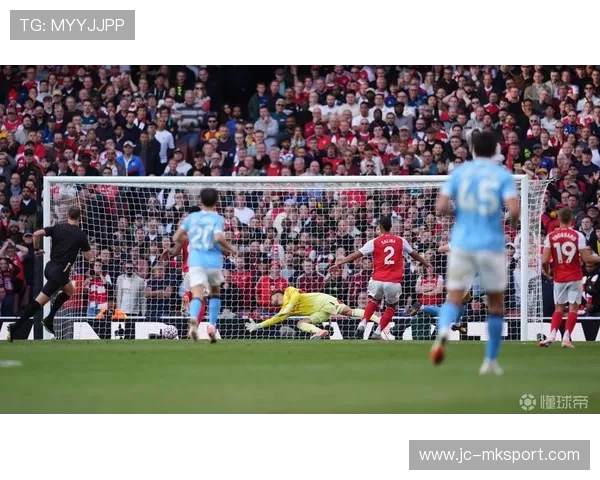 哈兰德连续前插制造威胁，禁区存在感拉满——从跑位到训练的全面解码